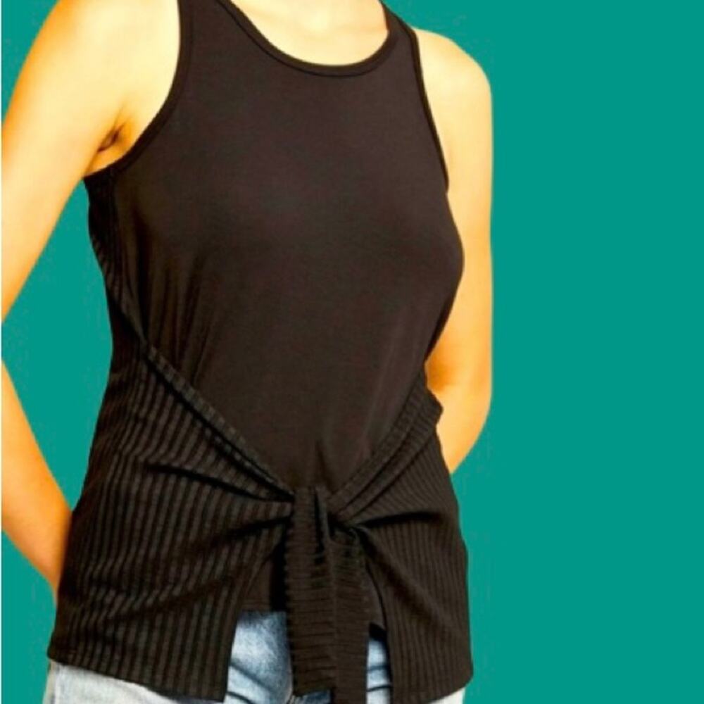Amour Vert | 2 tops for price of 1 | black tank top + coral tank top | small